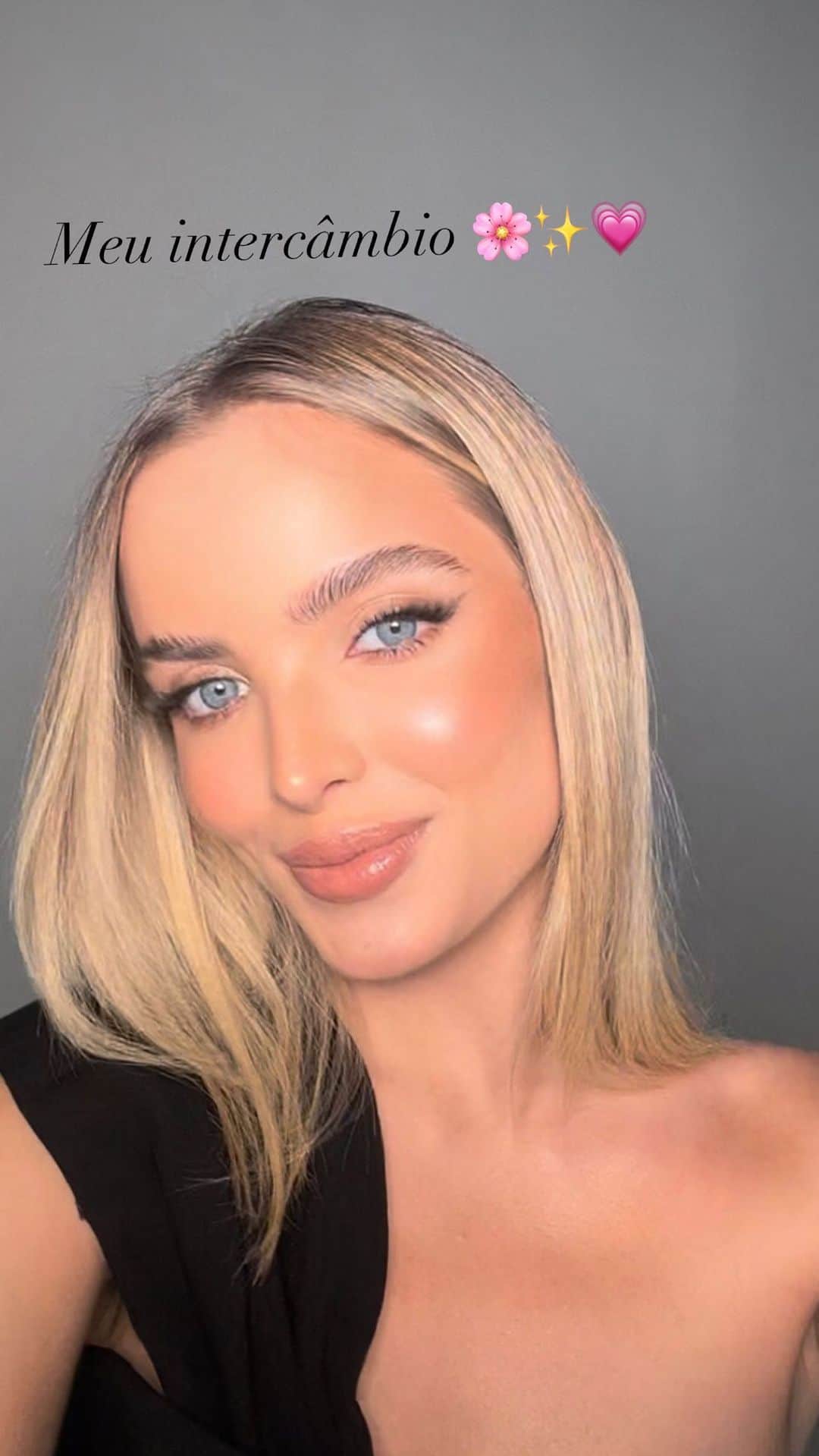 Giovanna Chavesのインスタグラム：「APENAS UM ESTAVA CORRETO! ✅ Parabéns @hmarquest , arrasou na resposta!   Estávamos muito ansiosos em dar essa notícia para vocês!  Vamos finalmente revelar a influencer que viverá a experiência perfeita de intercâmbio. Conheçam a @‌giovannachaves  A atriz, cantora, compositora, dubladora, escritora e modelo brasileira desembarcará em breve em DUBAI na @es_dubai por 2 meses  e na IRLANDA na @gci_galwayculturalinstitute por 1 mês, vivendo a experiência de intercâmbio.  Fiquem atentos para acompanhar toda aventura da Giovanna Chaves no seu intercâmbio mega especial!  Estamos muito ansiosos em te receber Gi!」