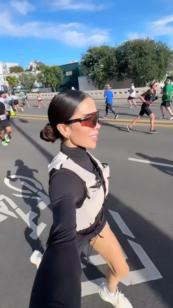 iluvsarahiiのインスタグラム：「My parents and nephews yelling my name 🥹 Come run my first official 10k with me🏃🏻‍♀️🏅🔥」