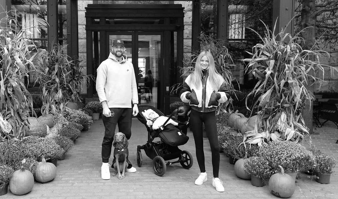 ケイト・ボックのインスタグラム：「Nowhere I’d rather be. 🖤」