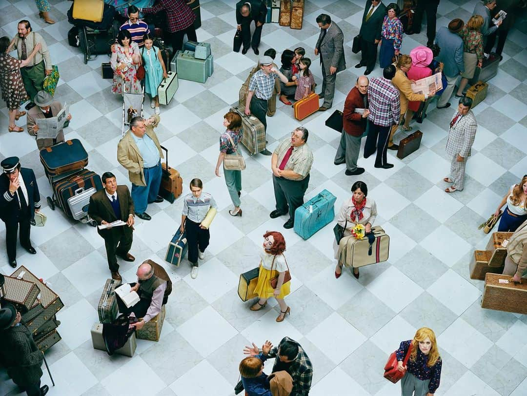 アレックス・プラガーのインスタグラム：「Happy Thanksgiving! // CROWD #7 (BOB HOPE AIRPORT), 2013 // 59.5 x 79 inches」