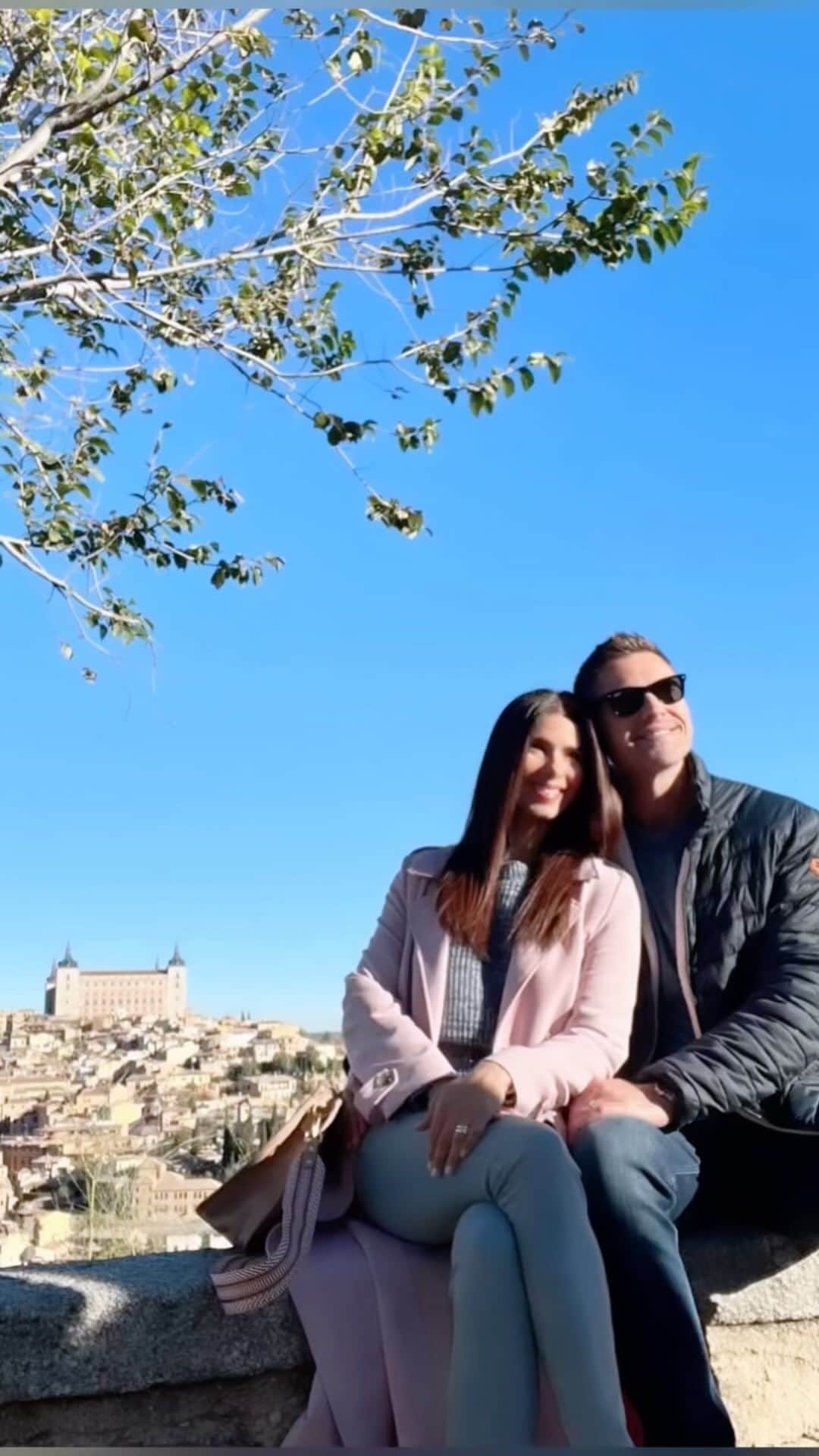 ロゼリン・サンチェスのインスタグラム：「Gracias por tanto 🙏 Spain… te llevamos en el corazón ♥️  #Toledo」