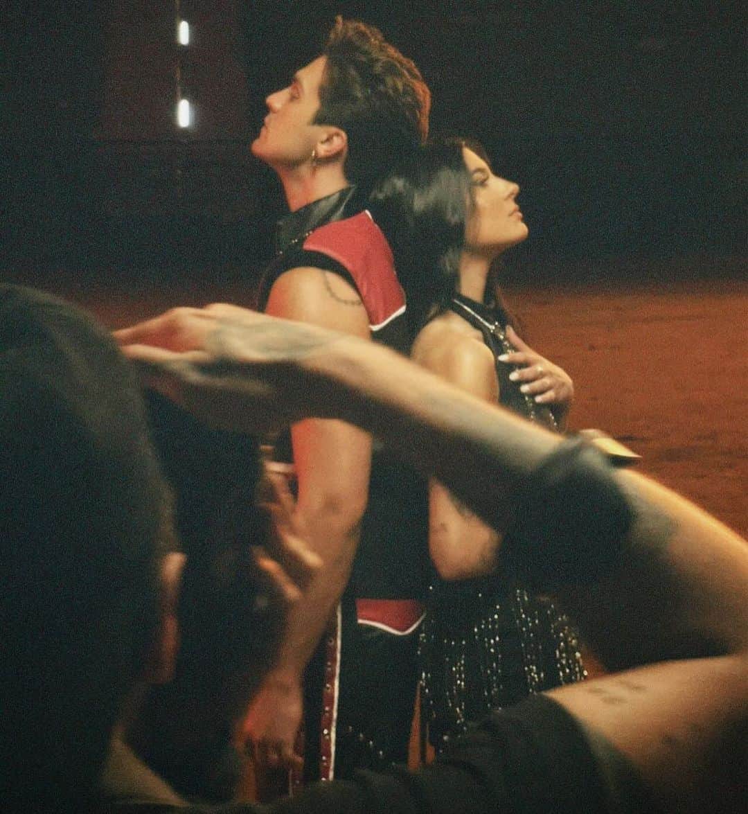 ルアン・サンタナのインスタグラム：「em breve tem música nova, em parceria com a @anacastelacantora. gravamos o clipe ontem, em Barretos-SP e eu não vejo a hora de mostrar pra vcs 😍」