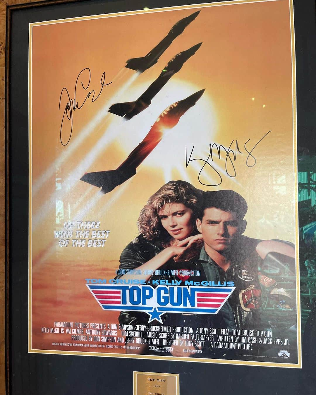 北紺守彦さんのインスタグラム写真 - (北紺守彦Instagram)「80年代に上映されたTop Gun✈︎ 🎥マーベリック演じるトム.クルーズが 恋人チャーリーの🏍自宅に行くシーン  覚えてる人も多いと思うけど…  オーシャンサイドビアて撮影されたんだね！(◎_◎;) もっと南のSan Diegoで撮影されたと思ってました  チャーリーの家は 「Top Gun  House」として 今でも残ってます😃  あのバイク🏍も！  今日からSan Diegoに2泊のショートトリップに行きます  @moana_4_ever_  #topgun  #tomcruise  #oceanside  #maberick #sandiego」11月24日 7時02分 - morihiko.kitakon