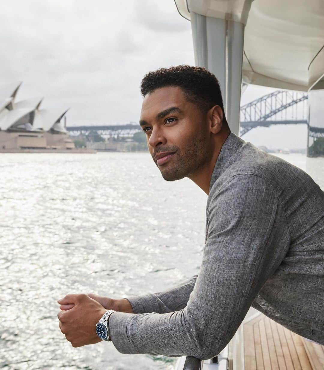 ロンジンさんのインスタグラム写真 - (ロンジンInstagram)「An elegant escape on the waters of Sydney with @regejean, featuring the new Legend Diver in blue dial. #eleganceisanattitude」11月24日 7時38分 - longines