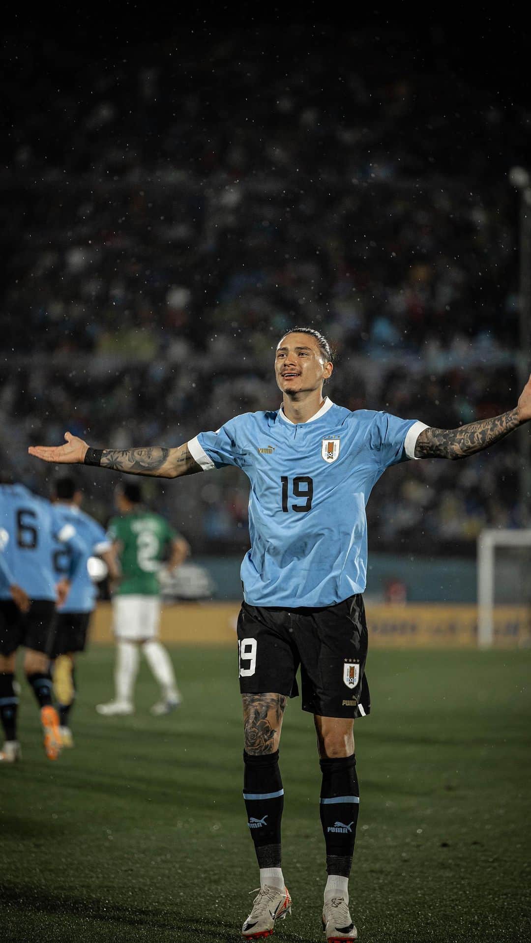 サッカー ウルグアイ代表チームのインスタグラム：「🤷🏻‍♂️ 𝐃𝐢𝐬𝐟𝐫𝐮𝐭𝐞𝐦𝐨𝐬…  Tenemos a Darwin Núñez, el goleador de las Eliminatorias.   #ElEquipoQueNosUne」