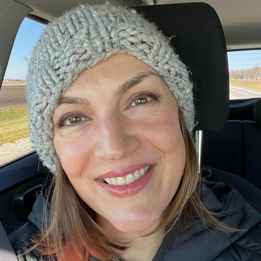 レスリー・フェラさんのインスタグラム写真 - (レスリー・フェラInstagram)「I’m so grateful to spend Thanksgiving with my family in Illinois as I celebrate another trip around the sun. Yup, it’s a Happy Thanksgiving Birthday for me. I’m so lucky — I married into THE BEST family, who have wholeheartedly embraced this orphan. Particularly thankful today to have incredible friends and mentors, soul-satisfying creativity, and all of you!!   🍁 Happy Thanksgiving! 🍁  . . . #happythanksgiving #thanksgiving #blessed #grateful」11月24日 7時55分 - mslesleyfera