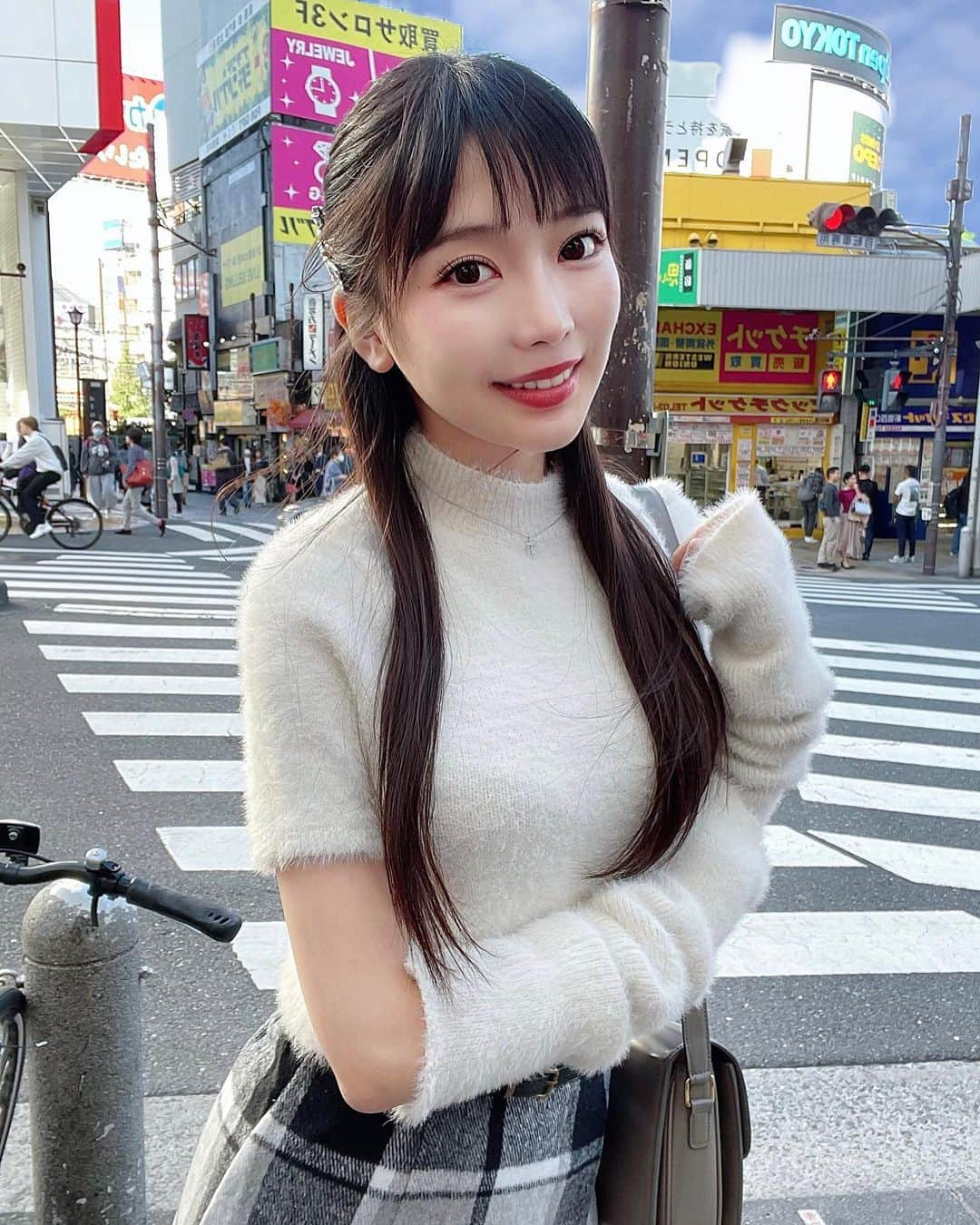 吉沢朱音さんのインスタグラム写真 - (吉沢朱音Instagram)「おはよう☀️ こちら新宿での一枚🚶‍♀️ 寒いの苦手やけど冬服って可愛いの多いけん好き🥰 . 今日も頑張るぞ〜ε＝(((((ﾉ･ω･)ﾉ . . tops＆skirt: #glr  . #私服 #全身コーデ #冬服 #冬服コーデ  #休日デート #winterfashion」11月24日 8時04分 - nesomagic72