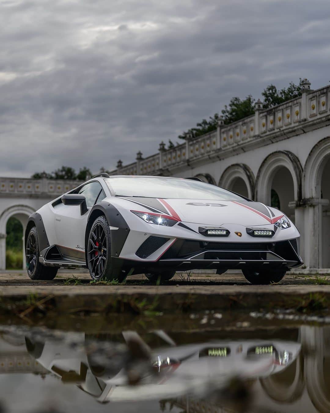 ランボルギーニのインスタグラム：「Huracán Sterrato is ready to take you anywhere and everywhere, even when asphalt ends.  __ Huracán Sterrato: fuel consumption combined: 14,9 l/100km (WLTP); CO2-emissions combined: 337 g/km (WLTP)」