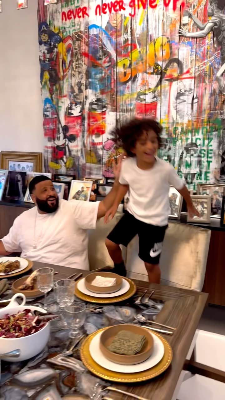 DJキャレドのインスタグラム：「MY FAMILY , love is the only way !  THANK YOU GOD 🤲🏽 GRATEFUL !」