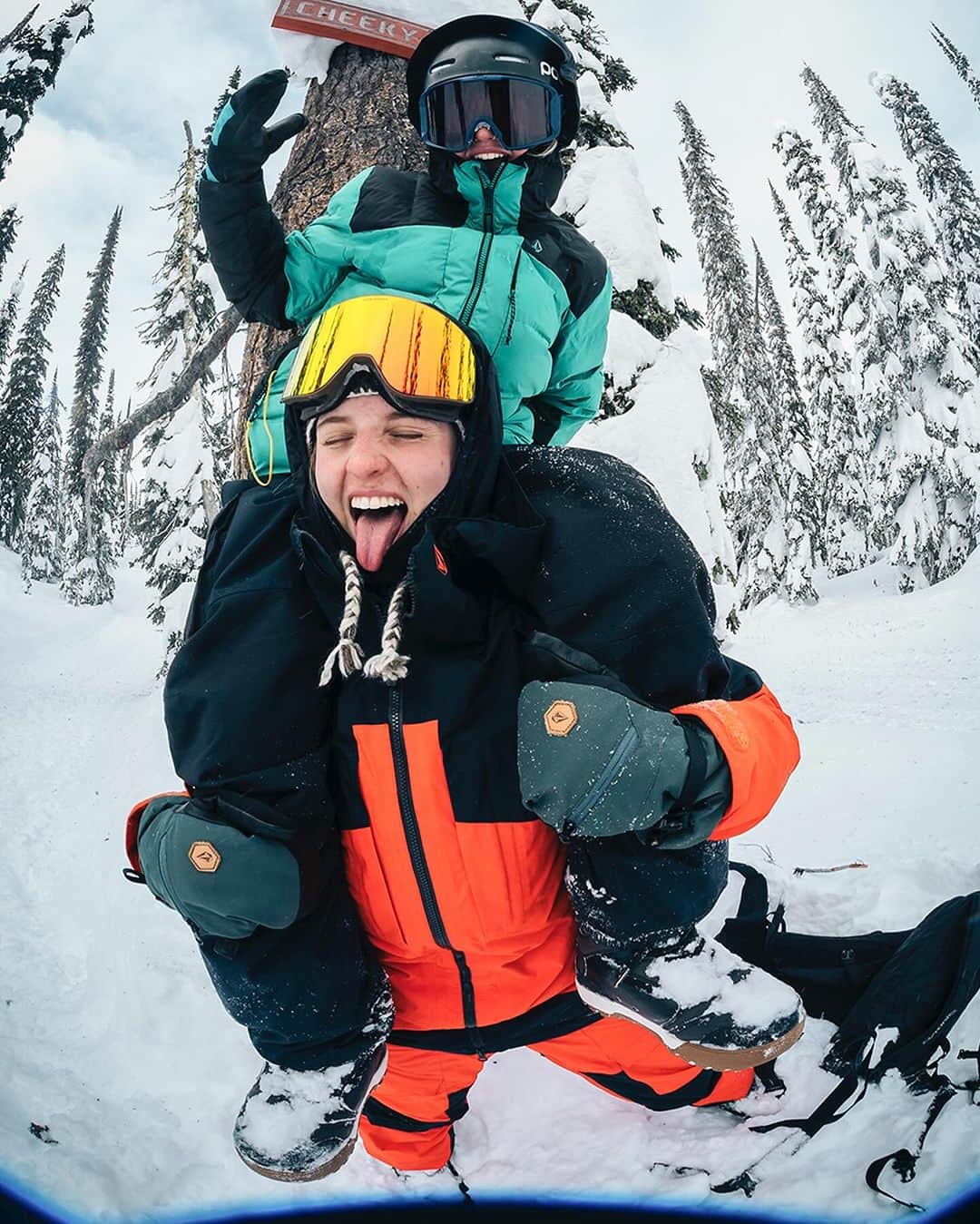 Volcom Women'sさんのインスタグラム写真 - (Volcom Women'sInstagram)「Thankful for being able to shred with friends 🏂 #happythanksgiving」11月24日 8時27分 - volcomwomens