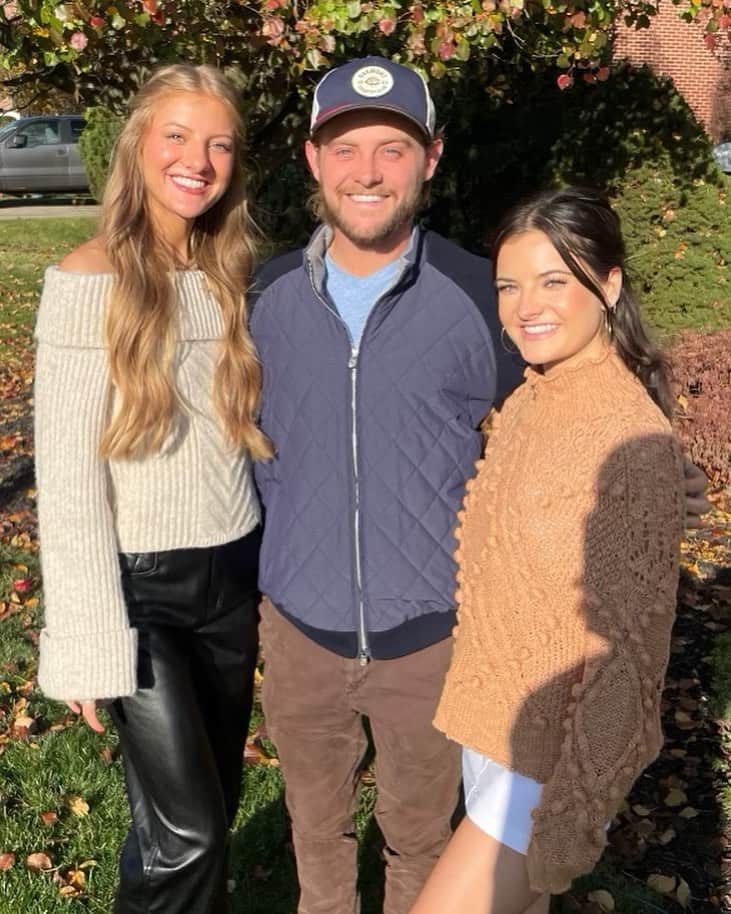 ケリー・ハイランドのインスタグラム：「I am so thankful to have these 3 to call my kiddos」