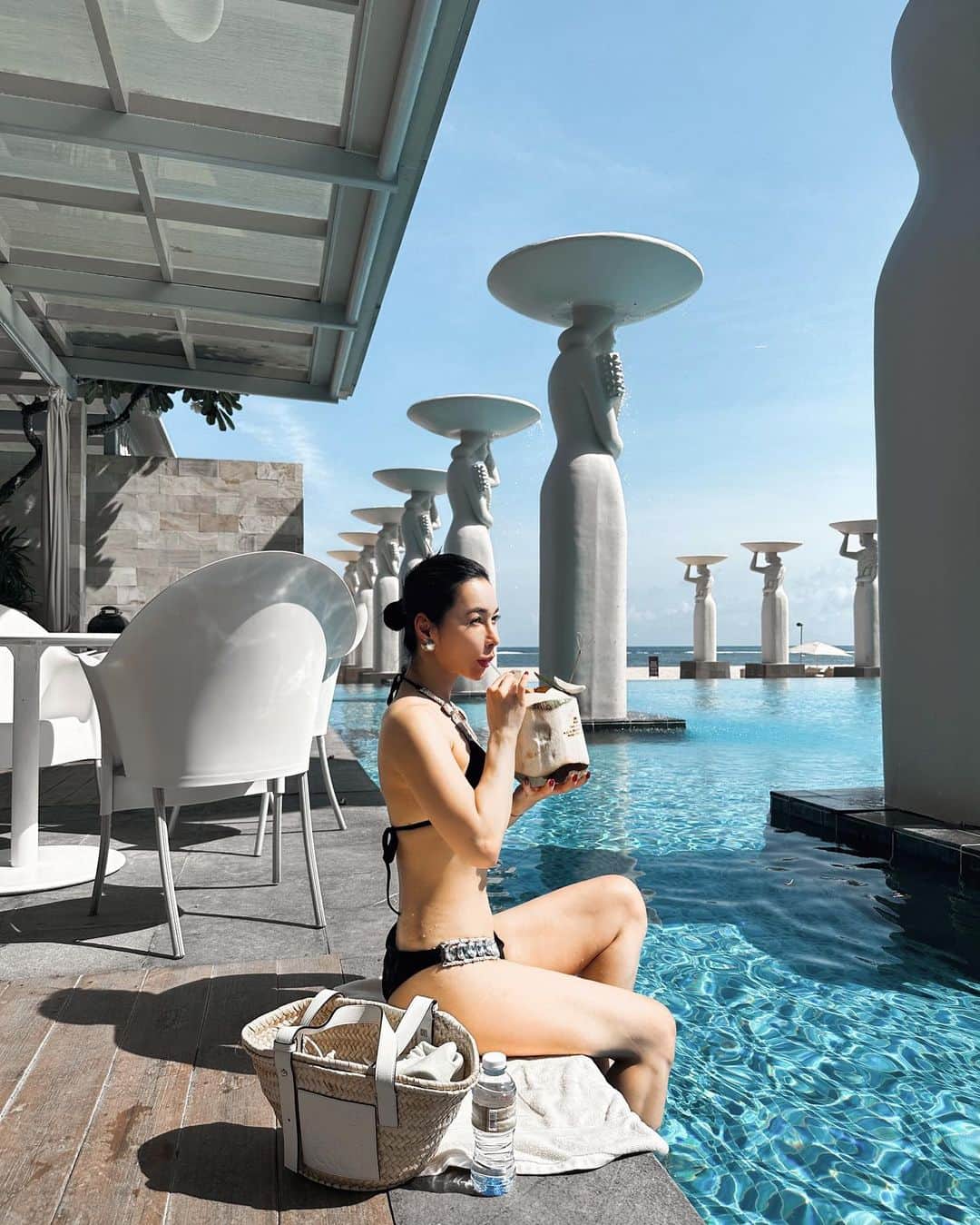 Gabrielaのインスタグラム：「Good morning from The Mulia🏝️ おはよう！ プールでずっとチルの日はストレス発散 このザ・ムリアの落ち着いた感じが癒される🏝️💕 . Best resort ever 💕 . .  #EscapetoMulia #muliadining #bali #vacation #バリ　#ザムリア　#バリリゾート」