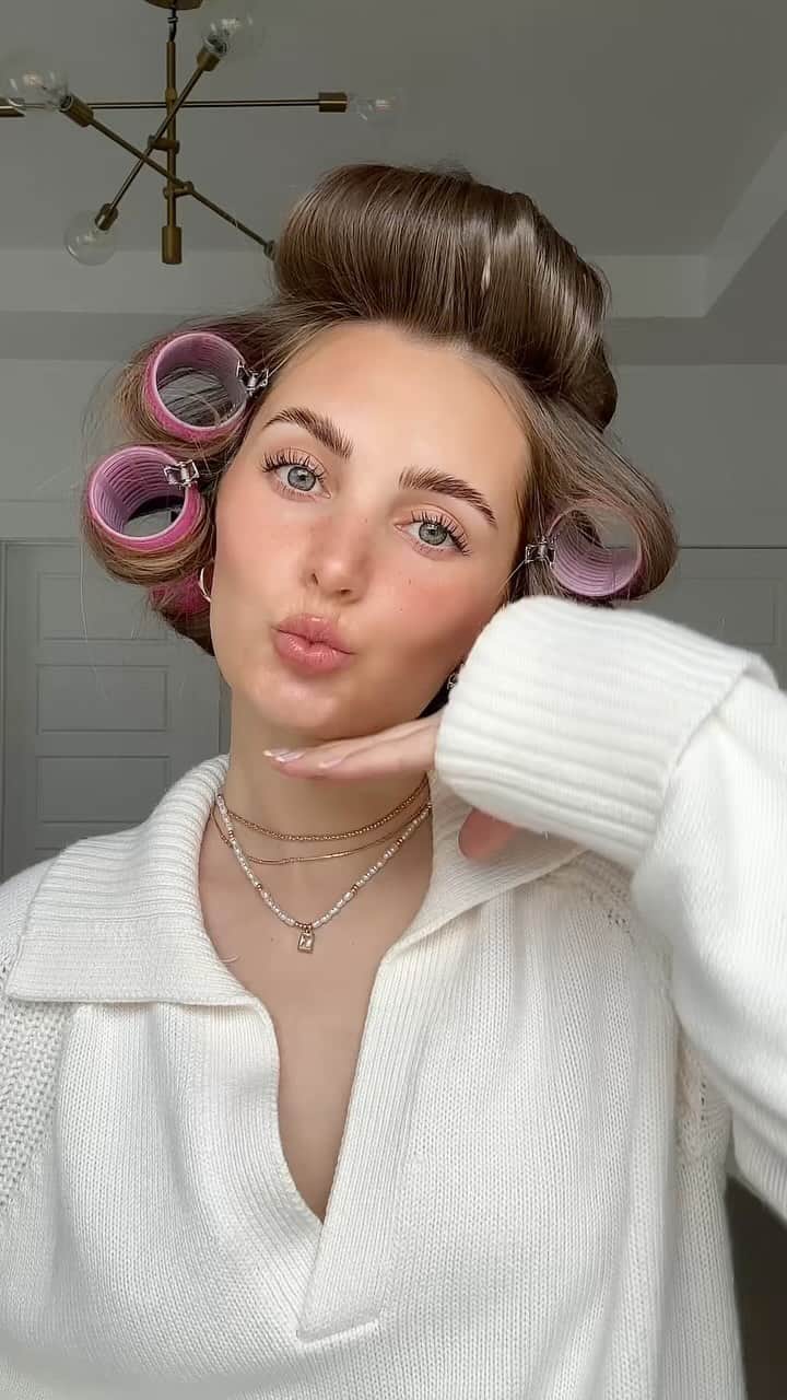 Aspyn Ovard Ferrisのインスタグラム：「thanksgiving makeup today 🫶🏼🫶🏼」