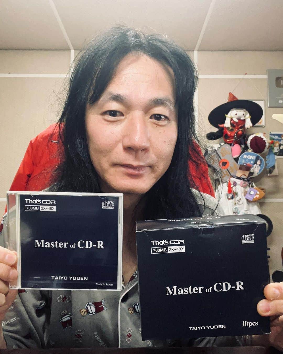 H.J.Freaksのインスタグラム：「아직도 이게 필요한 사람💿」