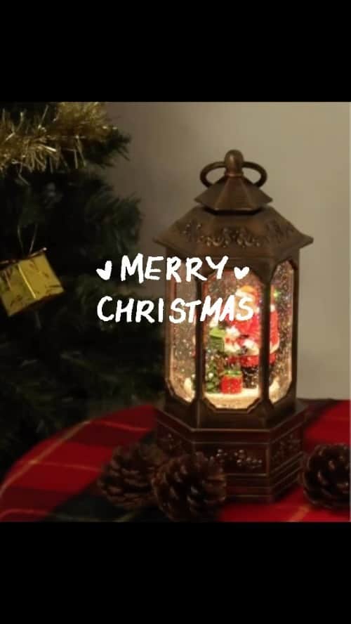 lbcmarketのインスタグラム：「★Happy Christmas★  もうすぐ楽しみなイベント間近❣️  おしゃれで可愛いクリスマスグッズが盛りだくさん♪ 定番のクリスマスリースやツリーオーナメント、その他卓上サイズのツリーやスノードームなど クリスマスシーンを華やかに演出してくれること間違いなし！ またWEB限定アイテムもチェックしてみてくださいね♪  ★素敵なクリスマスになりますように・・・★  詳細はTOPリンクをクリック☝️」