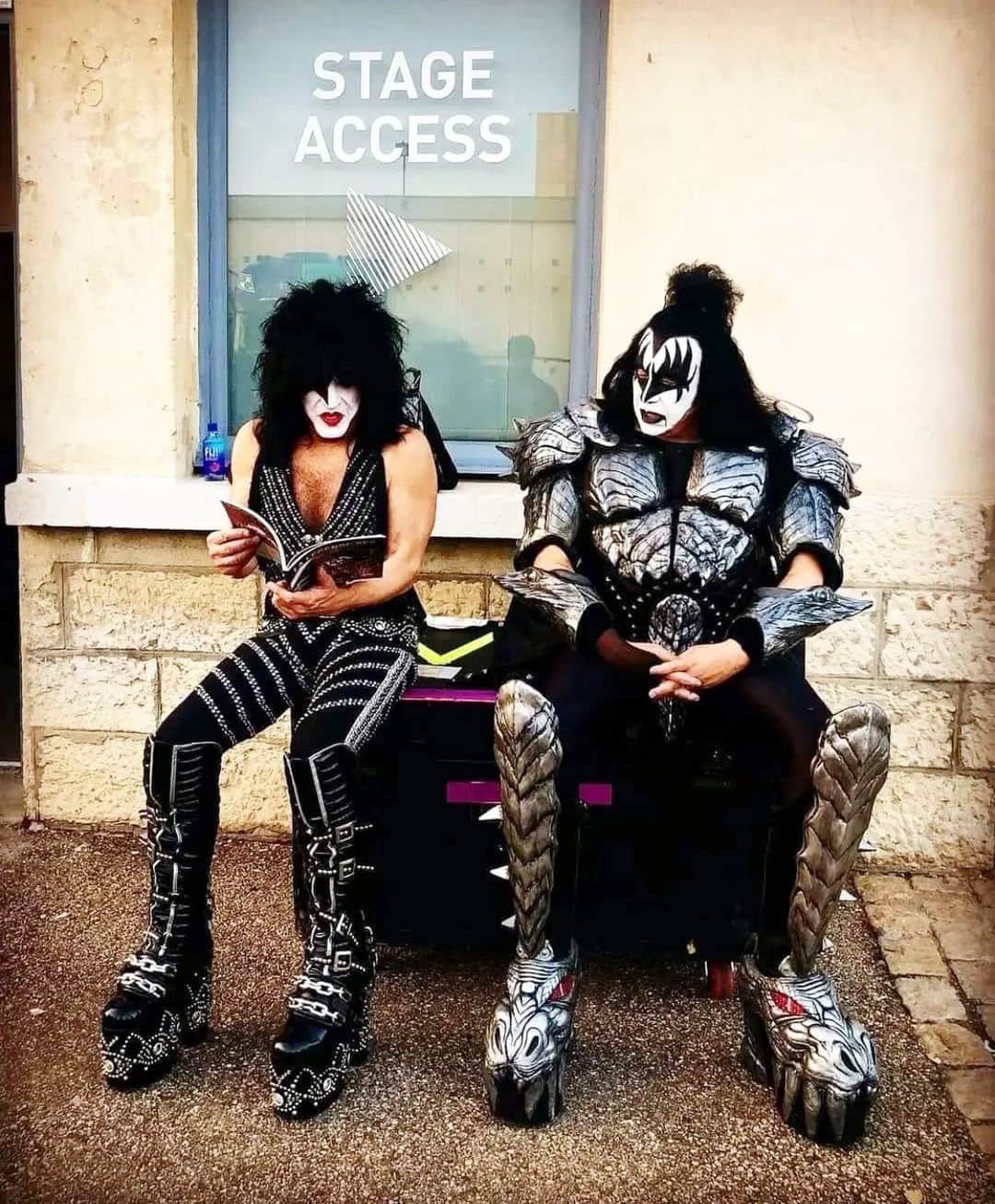 ジーン・シモンズのインスタグラム：「🤘🏼」