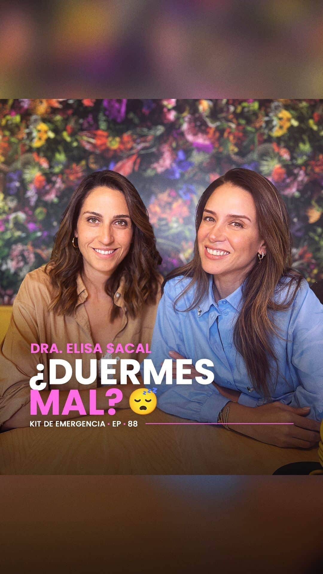 Erika De La Vegaのインスタグラム：「¿Cuántas horas son las ideales para dormir? ¿El sueño se recupera? ¿La melatonina y el magnesio son buenos para el sueño? ¿Cómo mejorar la calidad del sueño? Hoy la doctora Elisa Sacal @dra.elisasacal nos responde a todas estas preguntas y nos da unas cuantas herramientas para dormir mejor.  Elisa es médico cirujano con especialidad en homeopatía y medicina funcional, asesora certificada de sueño para niños y adultos y nos cuenta que estadísticamente un tercio de la población mundial sufre de algún trastorno de sueño, donde la mayoría está relacionado con malos hábitos que afectan la calidad del mismo y por consecuencia, nuestra salud en general.  Hablamos de las prácticas que benefician el sueño como la luz roja, meditación, la luz solar al despertar, los suplementos en su dosis adecuada y una correcta alimentación. Estoy segura que este episodio te va a servir de mucho a ti y al que tienes al lado, así que tómate el tiempo para verlo y compartirlo con todos para ser conscientes del buen dormir #EnDefensaPropia  Ya disponible en todas las plataformas de audio: spotify, google podcasts, apple podcasts, amazon music y en mi canal de youtube.  #ErikaDeLaVega #podcast」