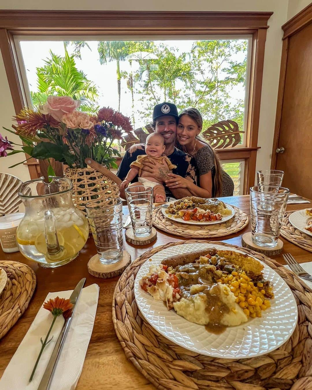 ブロディ・ジェンナーさんのインスタグラム写真 - (ブロディ・ジェンナーInstagram)「Grateful hearts and full plates! Wishing you all a Thanksgiving surrounded by love, laughter, and all the delicious moments that make this day special. So much to be thankful for this year. ❤️」11月24日 9時34分 - brodyjenner