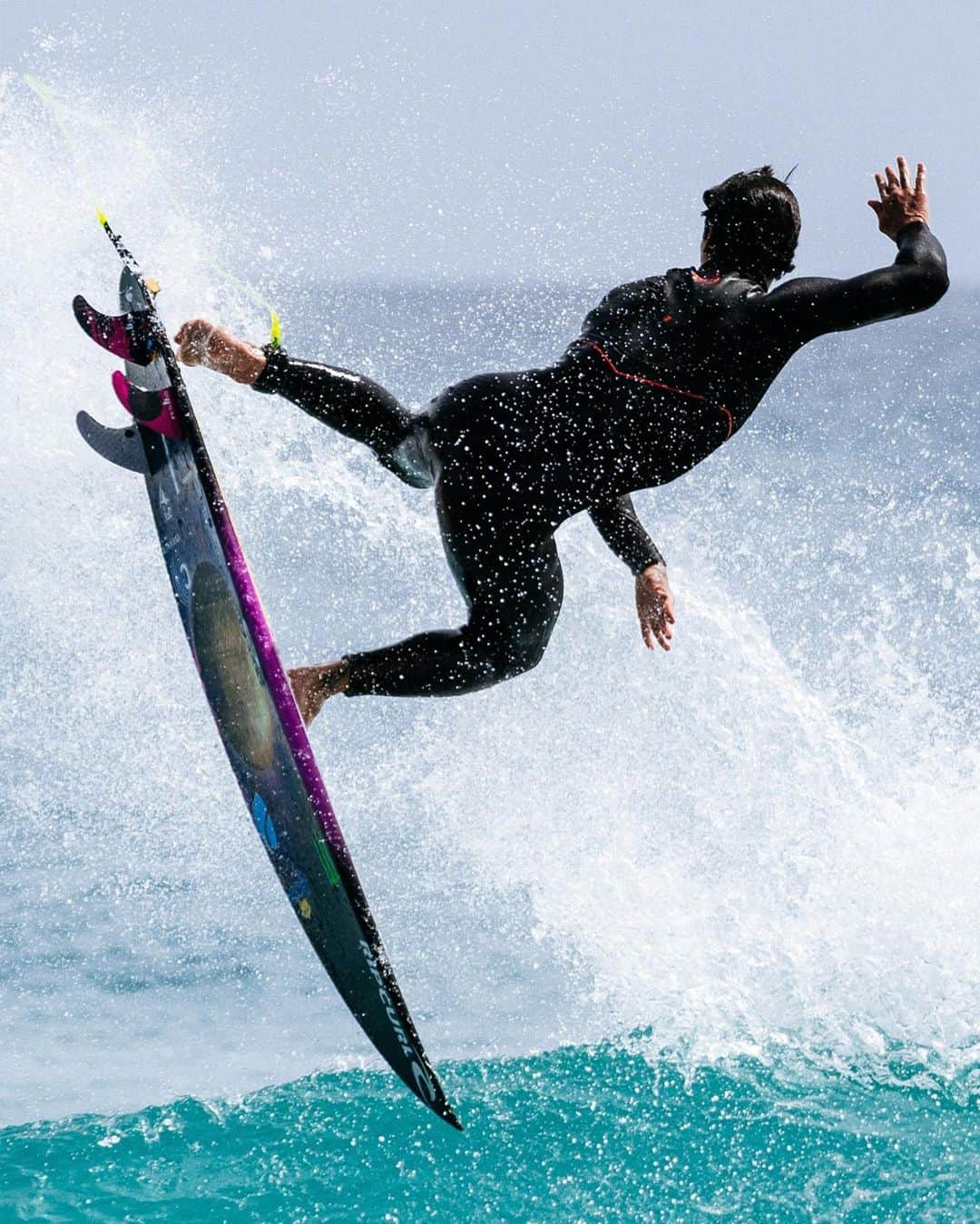 リップカールさんのインスタグラム写真 - (リップカールInstagram)「3x World Surfing Champion @gabrielmedina takes our most technically advanced wetsuit to date for a spin. ⁠ ⁠ Using our world-first Dry Seam Technology, this unique bonding technique delivers a stronger seam without the need for stitching.⁠ ⁠ This is our most flexible, warm and durable wetsuit yet.⁠ ⁠ Explore the FlashBomb Fusion Wetsuit -> link in bio. ⁠ ⁠ --⁠ ⁠ #RipCurl #FlashBombFusion #GabrielMedina #DrySeamTechnology #RipCurlWetsuits」11月24日 9時46分 - ripcurl