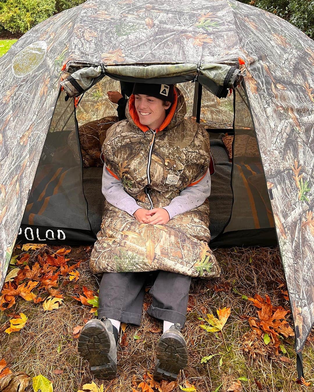 Poler Outdoor Stuffさんのインスタグラム写真 - (Poler Outdoor StuffInstagram)「Our Zonker down Napsack sleeping bag might be the best thing ever! And, you can get it in this limited  Realtree Edge camo! Snag one before they are long gone! Also, our Black Friday sale is up and running! 🤙」11月24日 9時51分 - polerstuff