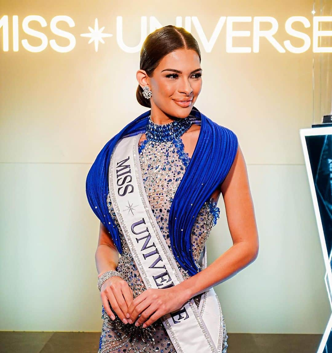 イリス・ミトゥネールのインスタグラム：「A star-studded Gala night to wrap up the wonderful few weeks of the #72NdMissUniverse as we look onwards to the next ✨💫🌟  Thank you to all of the delegates who came to #Mexico 🇲🇽 to share in the excitement and joy and @missuniverse_mex.   #MissUniverse #MissUniverso #VivaMexico #HolaUniverso #HelloUniverse」