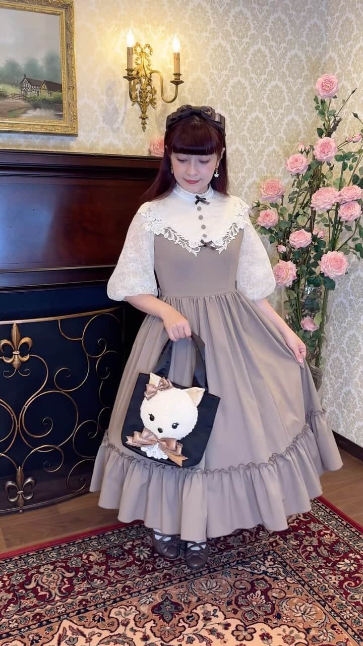 青木美沙子のインスタグラム：「イノセントワールドさんコラボ🌹 本日一般発売11時からスタート▶️  ご予約、詳細はこちら💁‍♀️ https://innocent-w.jp/onlineshop/241604_No564.html  ～青木美沙子様コラボレーション企画～  「青木美沙子40歳×イノセントワールド25周年記念　特別コラボレーション企画」 今年40歳を迎えるロリータモデル「青木美沙子様」と 誕生25周年を迎えるクラシカルロリータブランド「Innocent World」との初めてのコラボレーション企画！ 青木美沙子がここ数年大好きなクラシカルロリータスタイルをデザインし、Innocent Worldが制作をいたします。 テーマは「おばあちゃんになっても着たいクラシカルロリータのお洋服」。 青木美沙子様が提案する上品で落ち着いた雰囲気のお嬢様スタイルを皆様にお届けします！  よろしくお願い申し上げます♡ @innocentworldofficial」