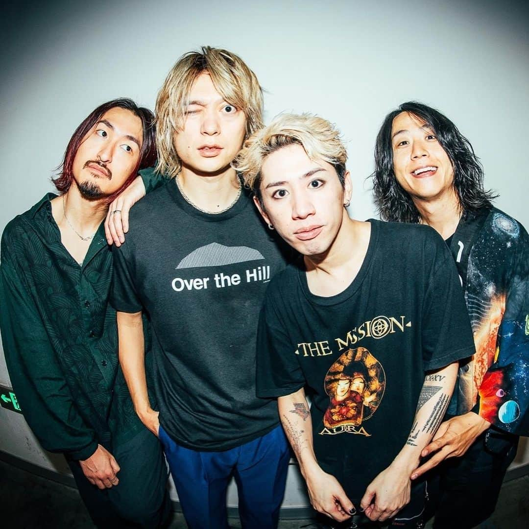 橋本塁さんのインスタグラム写真 - (橋本塁Instagram)「【ONE OK ROCK成都】 一昨日の中国　成都でのライブ後のONE OK ROCK！ 初の成都は盛り上がって最高でした！ 明日明後日は上海！  #サウシュー　#soundshooter #luxurydisease  #asiatour #oneokrock #ワンオク　#ワンオクアジアツアー　#OOR」11月24日 10時03分 - ruihashimoto