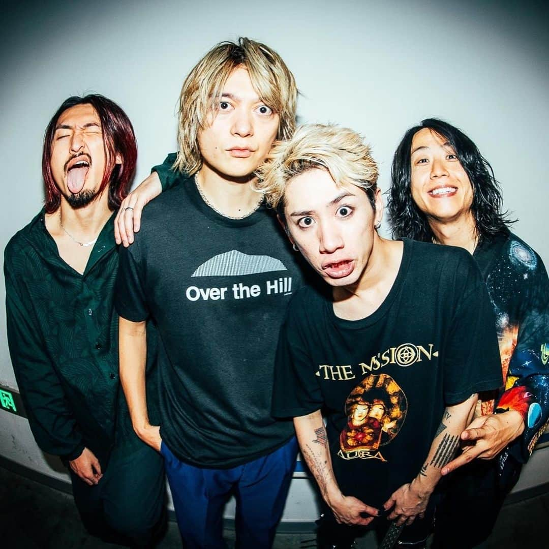 橋本塁のインスタグラム：「【ONE OK ROCK成都】 一昨日の中国　成都でのライブ後のONE OK ROCK！ 初の成都は盛り上がって最高でした！ 明日明後日は上海！  #サウシュー　#soundshooter #luxurydisease  #asiatour #oneokrock #ワンオク　#ワンオクアジアツアー　#OOR」