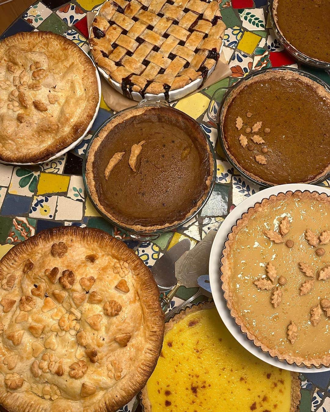 レイチェルパリーのインスタグラム：「We are serious about pie.」
