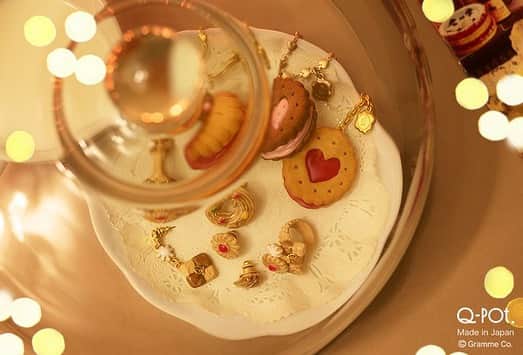 のインスタグラム：「*⁠ 【HOLIDAY】Attention, sweetholics! It’s time to create your ultimate holiday wish list!🎁 It’s season to treat yourself! 💸💗⁠ ⁠ https://intl.q-pot.jp/collections/holiday⁠ ⁠ ⁠ #qpot #キューポット #madeinjapan #japanmade #japan #ootd ⁠ #gifts #holiday #gift #snow #holidays #2023 #winter #christmasshopping #present #newyear #marrychristmas #makingalist #magicofchristmas #magicchristmas #magicaltimeofyear #magicalchristmas  #meetsanta #merrychirstmas #merry #HolidayGiftIdeas #HolidayShopping #lovechristmas ⁠ ⁠ ——————————⁠ Q-pot. INTERNATIONAL ONLINE SHOPでは世界中へ発送を行っております📦✈🌎⁠ ⁠ 日本で見つけた好きやお気に入りを海外へ住む家族や友人へ送りませんか？ギフト対応も承ります🎁⁠ ⁠ お探しの商品がありましたらお気軽にDM、サイトのコンタクトフォームからお問い合わせください😃⁠ ——————————」