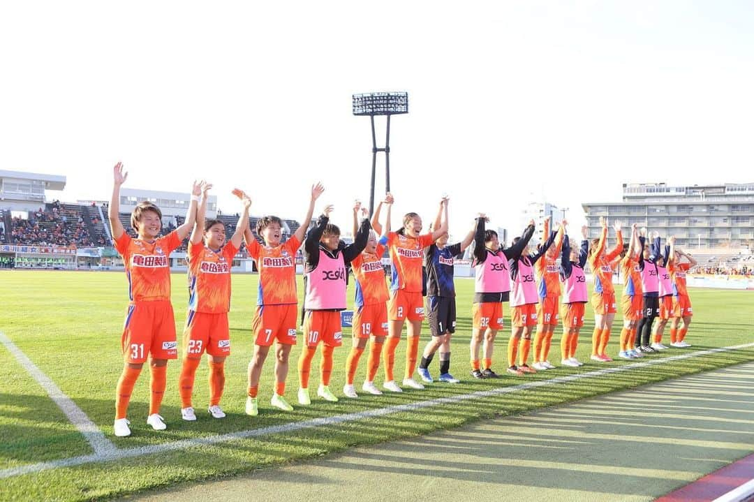 川澄奈穂美さんのインスタグラム写真 - (川澄奈穂美Instagram)「📸🧡💙 ▽ WEリーグ23-24 第3節 vs マイナビ仙台レディース ◯2-1  結果と課題が両方出た試合（ポジティブ）  #アイシテルニイガタ」11月24日 10時16分 - naho_kawasumi_9