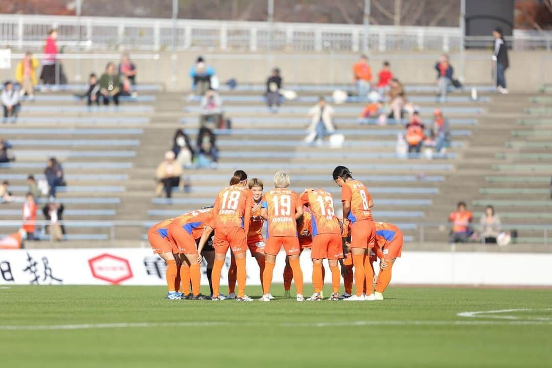 川澄奈穂美さんのインスタグラム写真 - (川澄奈穂美Instagram)「📸🧡💙 ▽ WEリーグ23-24 第3節 vs マイナビ仙台レディース ◯2-1  結果と課題が両方出た試合（ポジティブ）  #アイシテルニイガタ」11月24日 10時16分 - naho_kawasumi_9