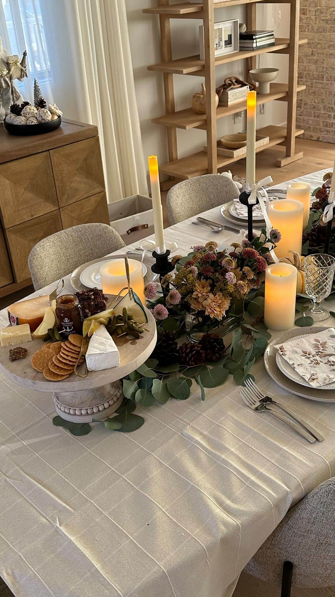 Mara Teigenのインスタグラム：「Thankful for my beautiful babies and this beautiful life. I promise to never take any of this for granted and I remind myself everyday how blessed I am to have what I have and love who I love. Happy Thanksgiving ❤️」
