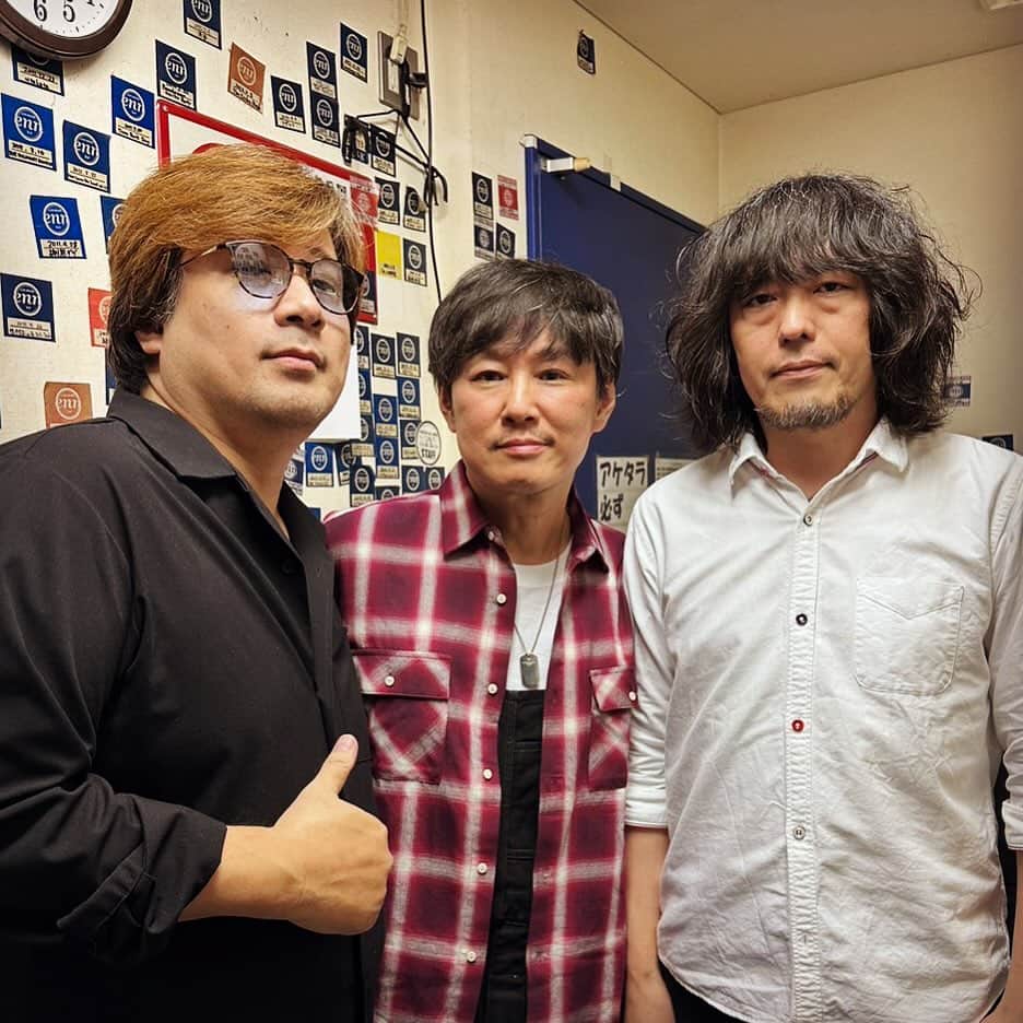 浅田信一のインスタグラム：「仙台ありがとう。  仙台では久しぶりのバンドでのライブ。 信頼できるリズム隊2人に身を任せて気持ち良く歌わせてもらいました。 みんな楽しんでくれたかな？  バンド形態も若い頃にやってた爆音のライブとは違って今は目指す音が変わってきてる。 ソロもバンドも音楽は奥が深いね。  来年もこのメンバーで来れると嬉しいです。 応援してね。」