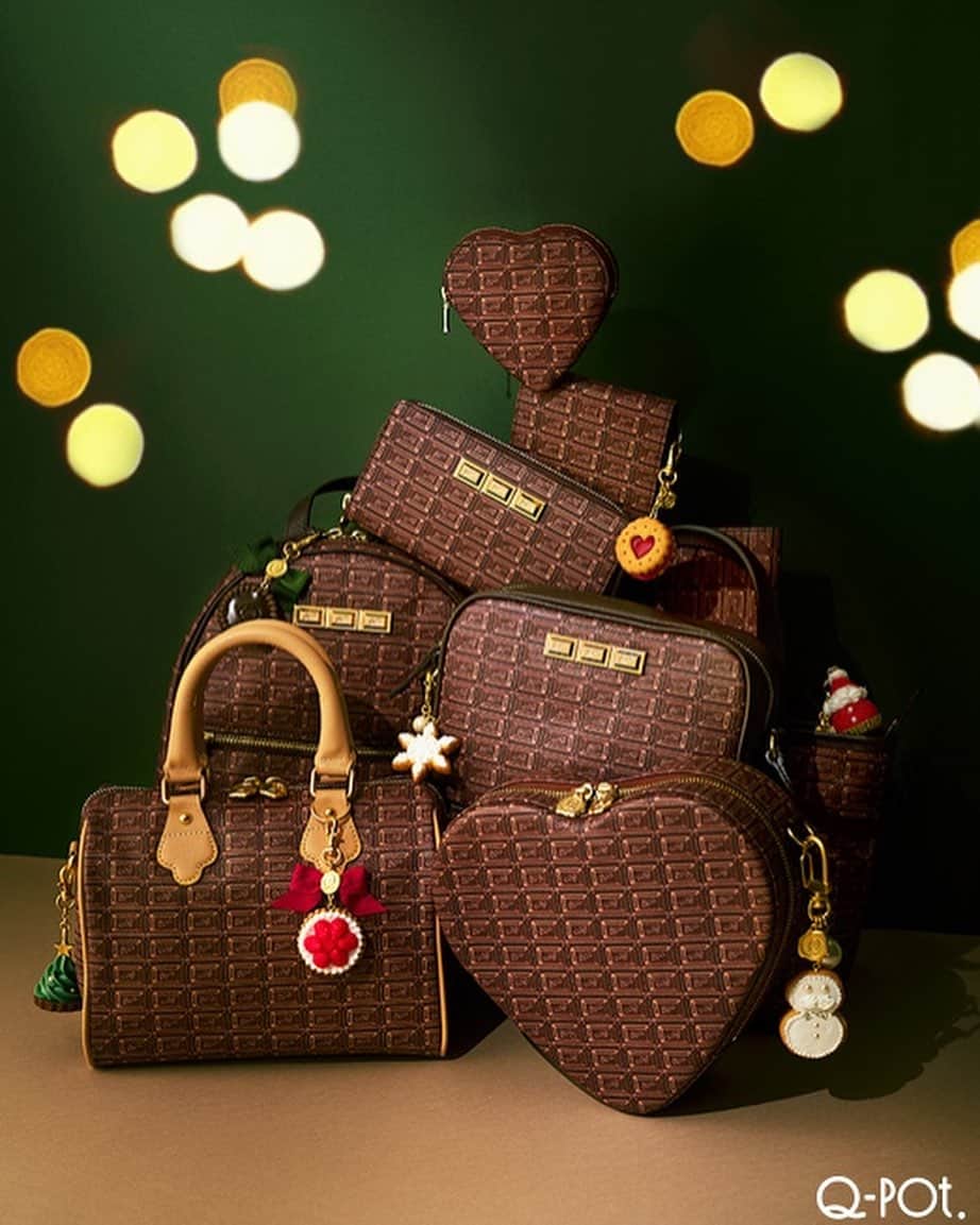 のインスタグラム：「*⁠ 【BAG&WALLETS】🎄🎁 This the season to make your holiday wish list!🌟 Whether it’s a bag or a wallet, now is the perfect time to get your dream items🎅⁠ ⁠ https://intl.q-pot.jp/collections/bags-wallets」