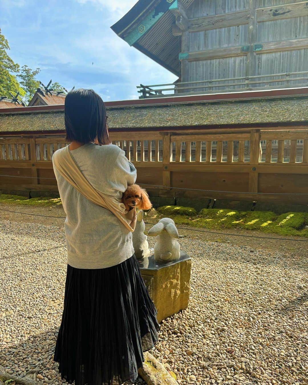 近藤夏子さんのインスタグラム写真 - (近藤夏子Instagram)「神迎えをした出雲大社⛩️✨ 全国の神様が島根の出雲大社に集まるこの時。 昨年に続き今年もこのタイミングで参拝できた喜び💗 ふいに虹がかかったり、太陽がキラーンってなったり、なんかわかんないけどニコニコしちゃうよね☺️💕  神様が無事それぞれの都道府県にお帰りになれますように🙏 しばらく島根でごゆっくりしてください⛳️w  #神在月 #出雲大社 #観光大使 #遣島使 #近藤夏子の島根っここ行きんさい」11月24日 10時31分 - kondonatsuko