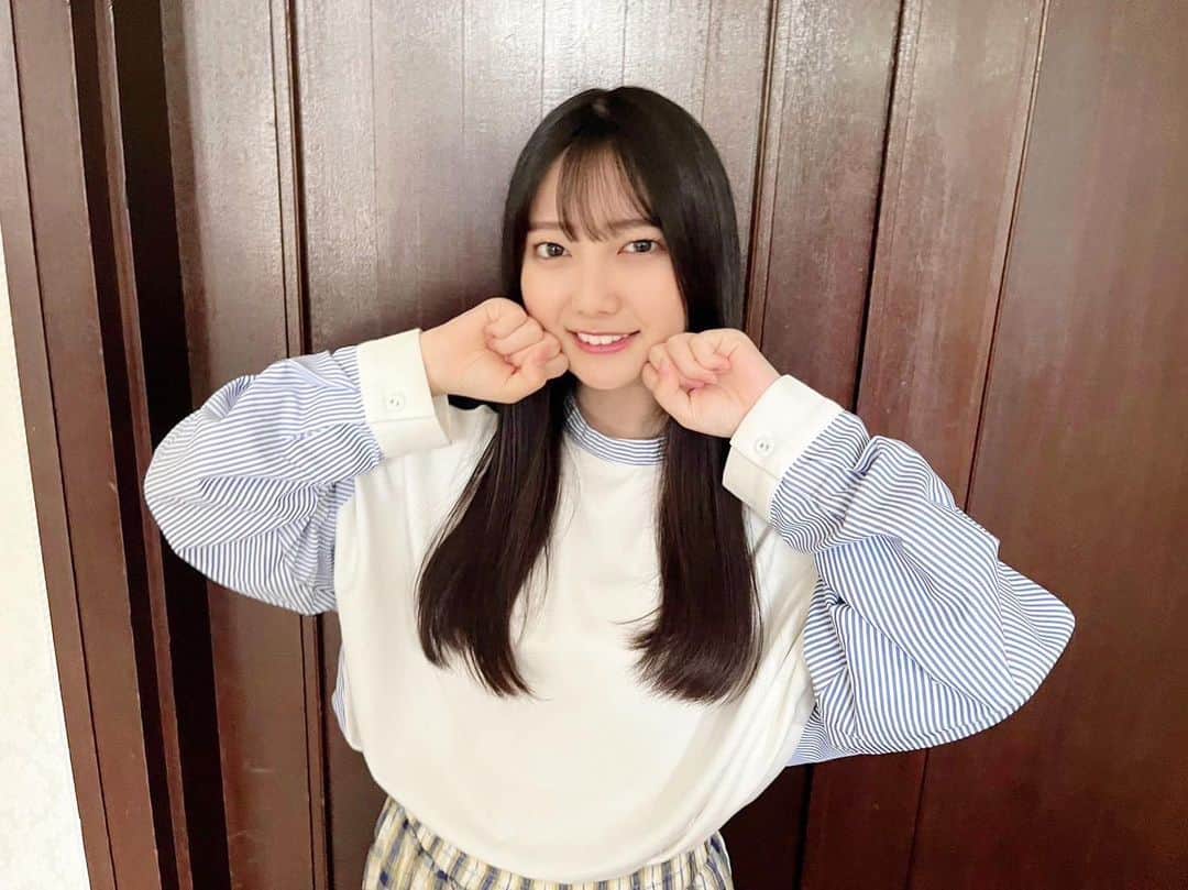 BRODY（ブロディ）のインスタグラム：「BRODY12月号現在発売中📚🎉✨  #日向坂46 四期生大集合スペシャル❕ #竹内希来里 さんのオフショットをお届けします🎁🌼  🛒Amazon  https://onl.tw/ABGUmix ☀HMV 四期生ポストカード付き https://onl.tw/DGZjQyb 💐セブンネット 宮地すみれさんポストカード付き https://onl.tw/PexyhHJ  #アイドル #女優 をメインとした #グラビア ＆ #活字 マガジン #BRODY」