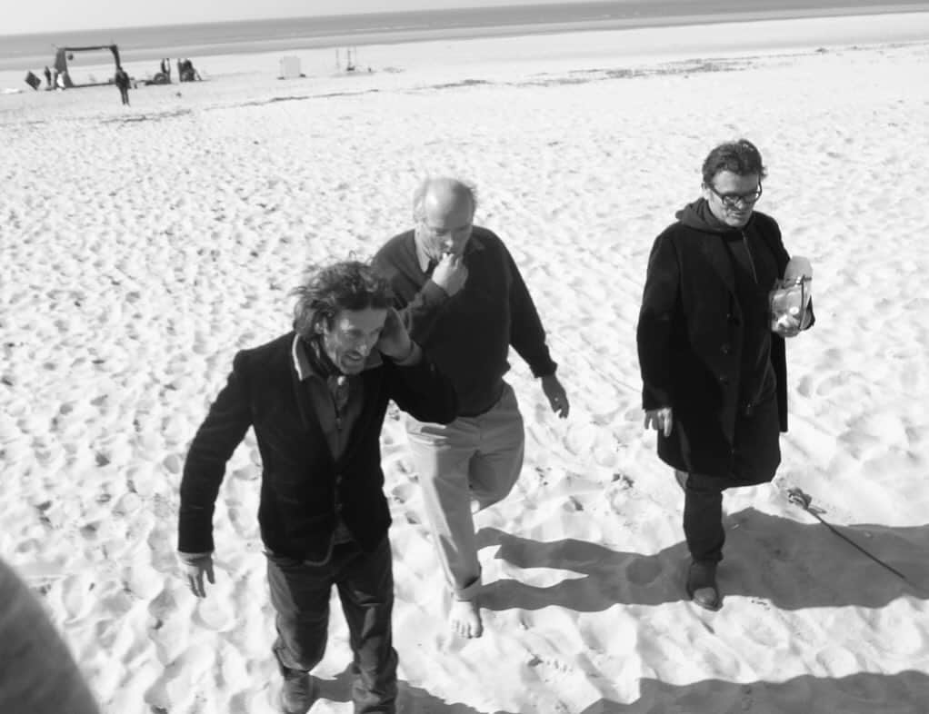 JULIEN D'YSのインスタグラム：「The gypsy trio! Always on the road , on the beach le touquet , Deauville , Arles , los angeles ,Rome ,Paris etc ! happy birthday in universe.dear Peter 🙏🏻 .... always ✨❤️ ✨ @therealpeterlindbergh  @stephane_marais_official 📷 @ilkerakyl ! 23 novembre 1944」