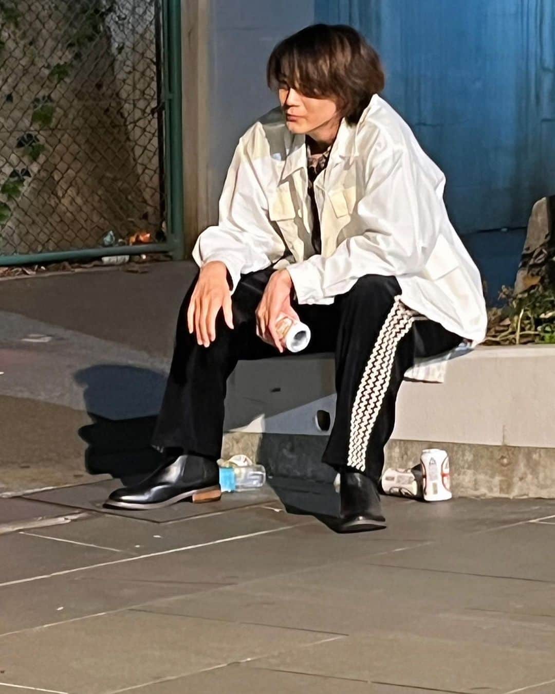 長妻怜央さんのインスタグラム写真 - (長妻怜央Instagram)「ブラックファミリアが終盤に差し掛かってきましたね！  犯人は誰なんだぁ。。。  リリアちゃんをあんな酷い殺し方して、、、、  誰よりも早く犯人を見つけ出して復讐してやる！！  そんな気持ちで見てます。  そして、昨日のブラックファミリア8話の放送後からHuluさんでオリジナルストーリーの８．5話が独占配信です！  Huluさん。いつもありがとうございます！！！  これを見ていただければ、 ブラックファミリアの楽しさ 増し増しです！！  ぜひ見てみてくださーい！  #ブラックファミリア」11月24日 10時51分 - leo_minaraiyushya