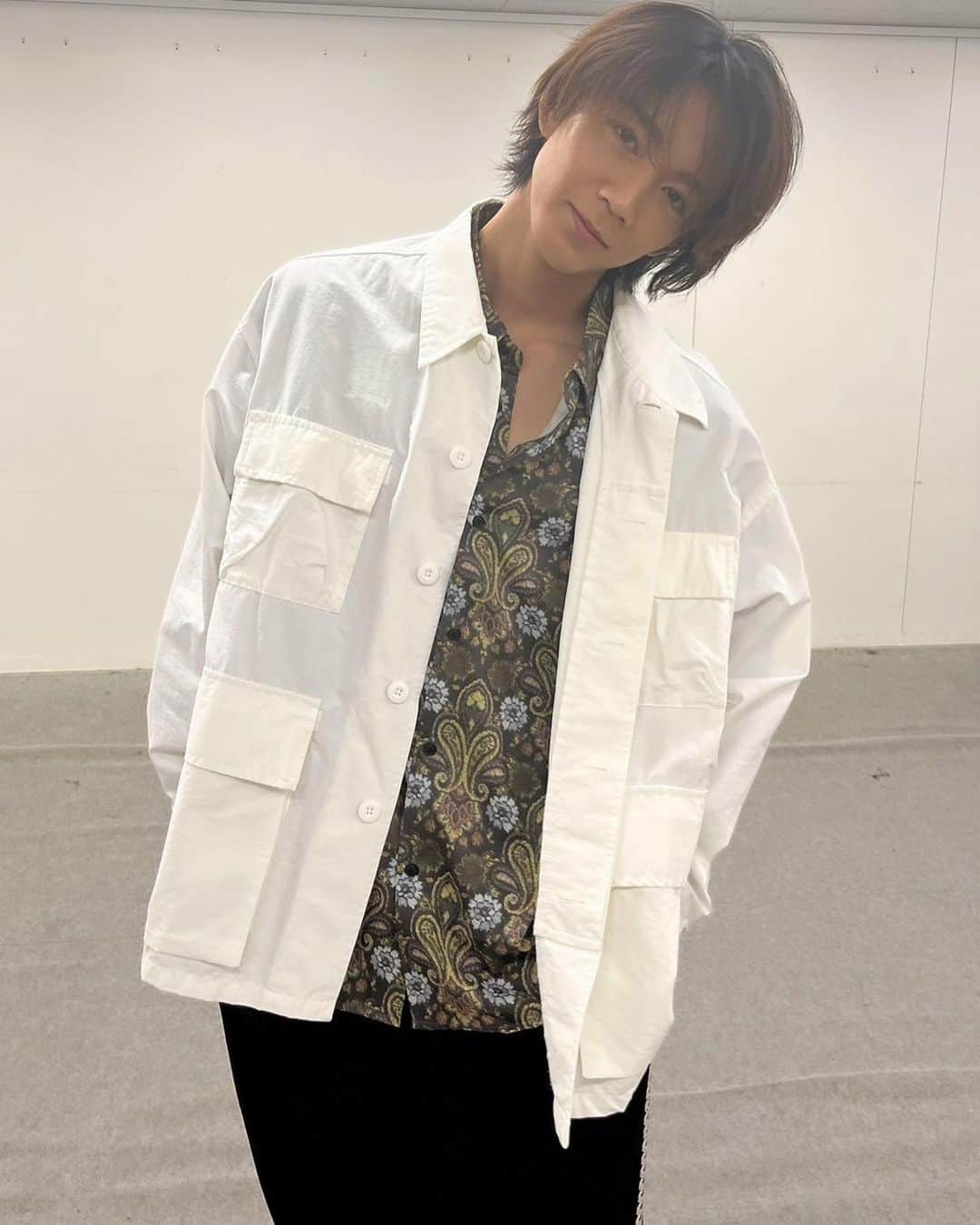 長妻怜央さんのインスタグラム写真 - (長妻怜央Instagram)「ブラックファミリアが終盤に差し掛かってきましたね！  犯人は誰なんだぁ。。。  リリアちゃんをあんな酷い殺し方して、、、、  誰よりも早く犯人を見つけ出して復讐してやる！！  そんな気持ちで見てます。  そして、昨日のブラックファミリア8話の放送後からHuluさんでオリジナルストーリーの８．5話が独占配信です！  Huluさん。いつもありがとうございます！！！  これを見ていただければ、 ブラックファミリアの楽しさ 増し増しです！！  ぜひ見てみてくださーい！  #ブラックファミリア」11月24日 10時51分 - leo_minaraiyushya