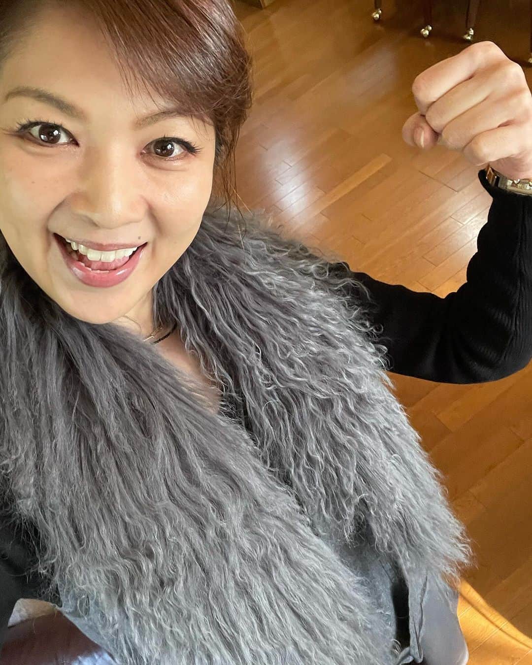 飯島直子さんのインスタグラム写真 - (飯島直子Instagram)「こんにちは^ - ^♪  今朝も暖かいです  ちょっと厚着が過ぎたかもしれません  なかなか服装がむずかしいです^ - ^  今日がブラックフライデーなんですね  ブラックフライデーってなんやねん  わかりません^_^  22.23日のへんじすこしです＾＾  abynao2655結婚3周年おめでとう♪ 夫婦でコロナに…大変だ（ ; ; ） 色んな症状出るからね…良くなる！信じてがんばろうᕦ(ò_óˇ)ᕤ回復したらお祝いしてね（ ; ; ）早く良くなりますように…  ki_imi結婚記念日おめでとう♪毎年なにもなく…でもちゃんと覚えてるんだね^ - ^ 節目の時にお祝いしよう♪健康に気をつけいつまでも仲良くお幸せにね♪  yoshigyuuuu結婚記念日おめでとう♪ ウォーキングコースで堪能♪健康的^_^ カラダに気をつけいつまでもお幸せにね！  naaaomisan結婚記念日おめでとう♪ 記念日ランチいいね♡体調は大丈夫^ - ^？健康に気をつけていつまでもお幸せにね♪  miffy♪息子19才誕生日おめでとう♪ 子育て頑張ってきたね^ - ^息子も成長した♪miffyもおめでとう！頑張りました٩(๑❛ᴗ❛๑)۶健康に気をつけがんばろうね いつもありがとう♪  yu＿ki294  50才誕生日おめでとう♪ 半世紀^ - ^体調は大丈夫かな？ 健康に気をつけ長生きしようね！ ステキな一年になりますように♪  yasuto妹誕生日おめでとう♪８つ下だと 可愛いね^ - ^健康に気をつけステキな一年になりますように♪  よっこ入籍おめでとう♪23年の付き合い…やっと夫婦になったんだね^ - ^ 健康に気をつけふたり仲良く毎日を楽しんでね♪  東京の知美！もちろんちゃんと届いてるよ ^ - ^色々あってココロ疲れてるかな… 考えすぎないようにね、もっと俯瞰で見てみてね、応援してるよᕦ(ò_óˇ)ᕤ  シミ取り二日目、痒くなってきた…そろそろ黒くなってきた頃かな^ - ^ 大丈夫だよ！あと数日でかさぶたになって ポロっと取れるからね^ - ^その後、外出時は日焼け止めしてね、キレイに取れるから心配ないよ^ - ^ゆきこ！  野暮用のためメシなしです  出先でガッツリ食べてきます^ - ^  ほら、すぐきた金曜日  今日もほどほどにがんばろうね( ´ ▽ ` )ﾉ♡」11月24日 10時53分 - naoko_iijima_705_official