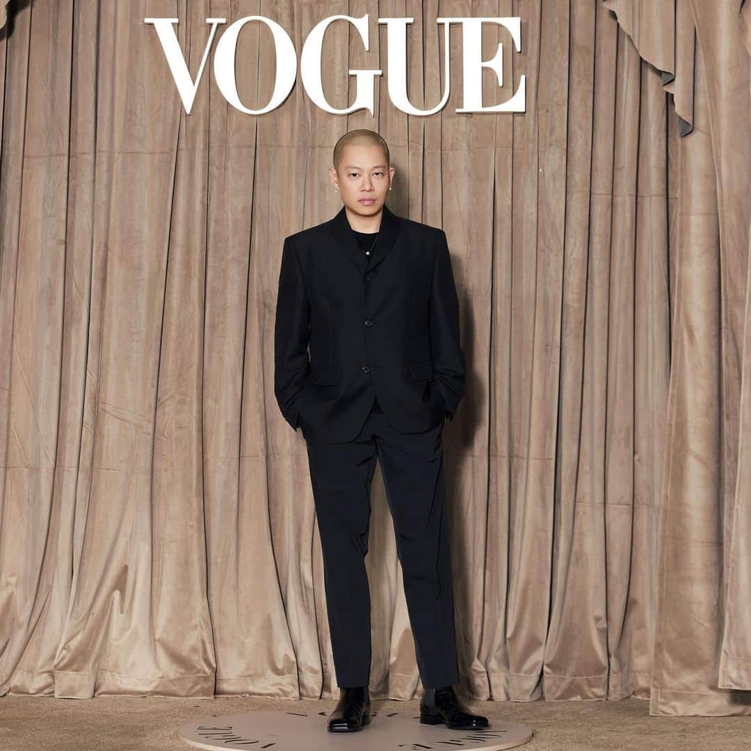 ジェイソンウーさんのインスタグラム写真 - (ジェイソンウーInstagram)「THANK YOU @voguemagazine @voguechina @margaretzhang #vogueforcesoffashion #JasonWu #JasonWuCollection」11月24日 10時55分 - jasonwu