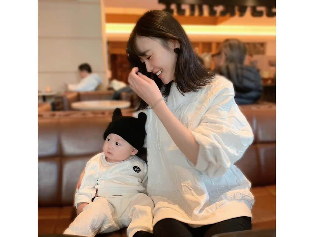 鈴木つく詩さんのインスタグラム写真 - (鈴木つく詩Instagram)「👩👶 #親子コーデ #SHEIN #親子 #コーディネート #ペアコーデ #男の子ママ  #生後5ヶ月 #生後5ヶ月男の子」11月24日 11時00分 - tsukushi__official