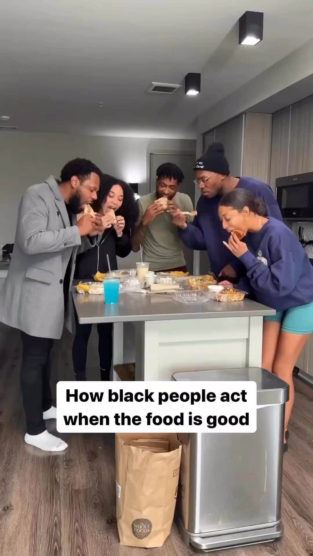 のインスタグラム：「Happy Thankful Day!!!! 😩🤣🤣🤣 #Repost from @seafood_network • Which one would you be⁉️🤣🤣🤣🤣🤣  Comment and tag a Food Lover/Friend below 👇🏼   🎥@naturallymelonie @chantellexrose @jamalthecreative @poetic_j @ichvse #seafoodnetwork」