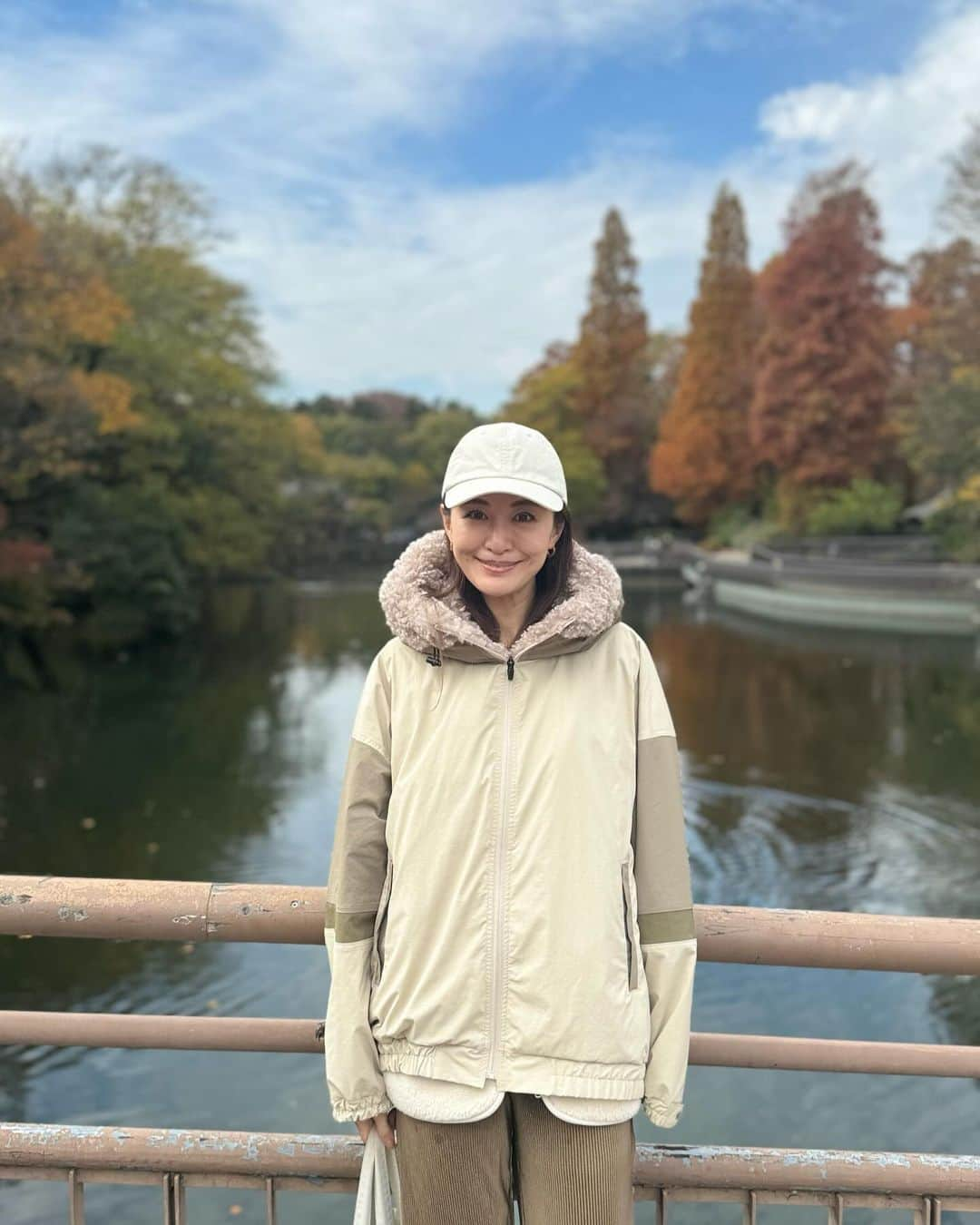 園原ゆかりさんのインスタグラム写真 - (園原ゆかりInstagram)「なかなか寒くならない東京 やっと紅葉は楽しめました 🍁 あと１カ月でクリスマス 今年は引っ越しがあるので あまり楽しめなさそう 😢 断捨離しなきゃ ミニマリストへの道は遠い…笑  #fashion #ootd #autumn #outfits #model  #秋コーデ #今日のコーデ #ファッション #モデル」11月24日 11時09分 - yucari0108