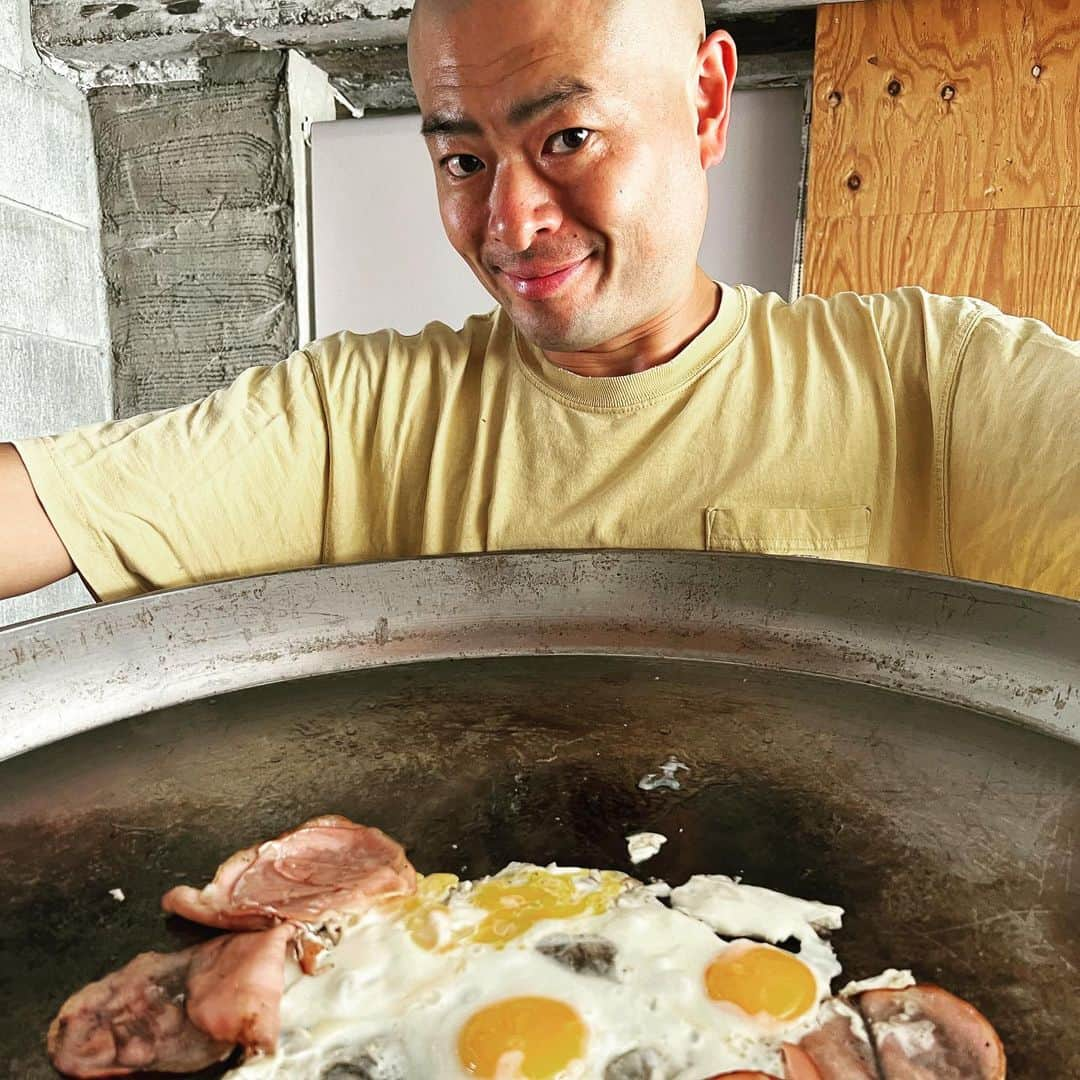 あばれる君さんのインスタグラム写真 - (あばれる君Instagram)「少し大きめのハムエッグ作ったよ🥚🍖」11月24日 11時09分 - abarerukun