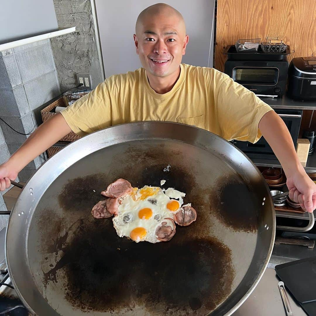 あばれる君さんのインスタグラム写真 - (あばれる君Instagram)「少し大きめのハムエッグ作ったよ🥚🍖」11月24日 11時09分 - abarerukun