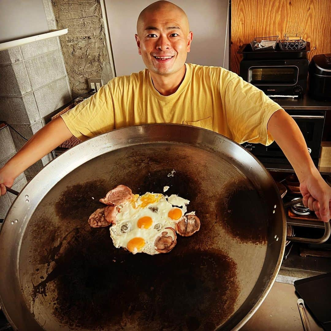 あばれる君さんのインスタグラム写真 - (あばれる君Instagram)「少し大きめのハムエッグ作ったよ🥚🍖」11月24日 11時09分 - abarerukun