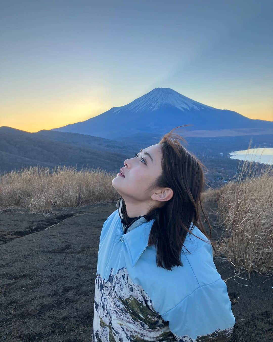 井上咲楽さんのインスタグラム写真 - (井上咲楽Instagram)「山が似合う眼を持ちたいなあと思った」11月24日 11時13分 - bling2sakura