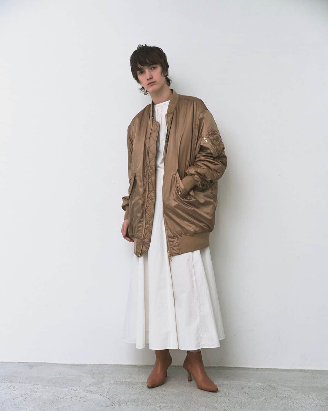 バビロンのインスタグラム：「. リバーシブルミドルMA1  ¥29,700  ヴィンテージライクフレアOP ¥26,400  #babylone #2023aw #fashion」